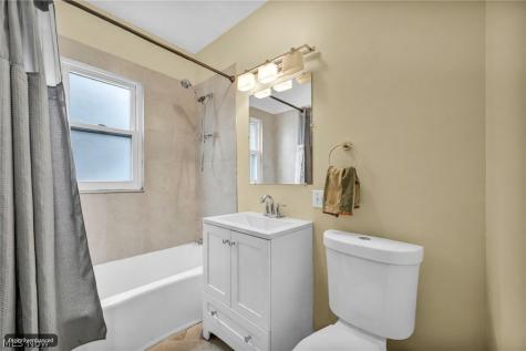 2076 Wascana Avenue Lakewood OH 44107