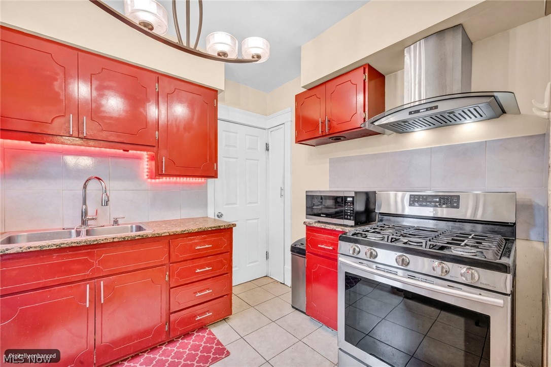 2076 Wascana Avenue Lakewood OH 44107