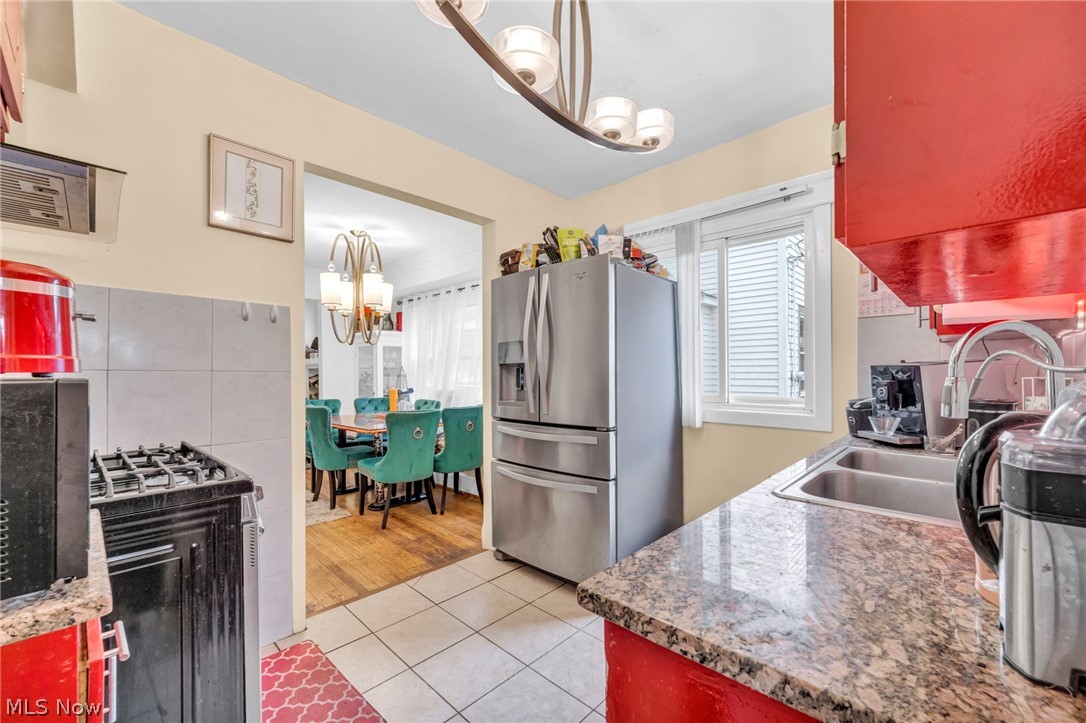 2076 Wascana Avenue Lakewood OH 44107