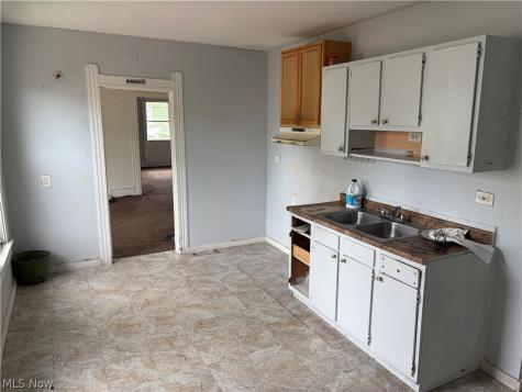 2100 W 95th Street Cleveland OH 44102