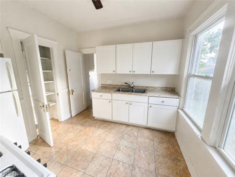 9404 Willard Avenue Cleveland OH 44102