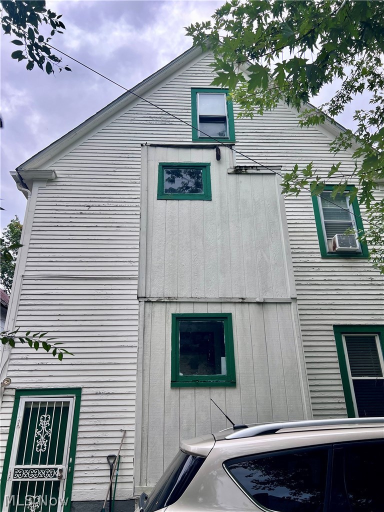 10121 Parkgate Avenue Cleveland OH 44108