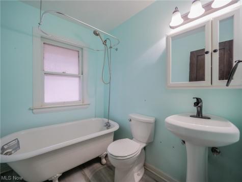 14809 Hilliard Road Lakewood OH 44107