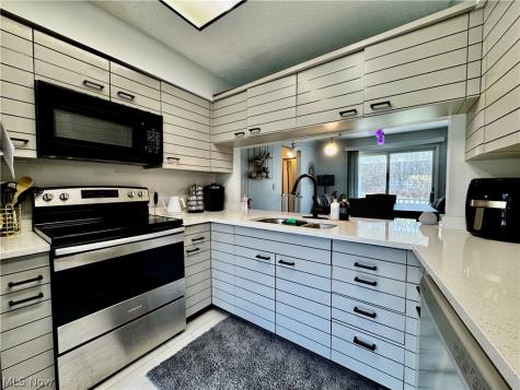 3160 Dewalt Drive Akron OH 44312