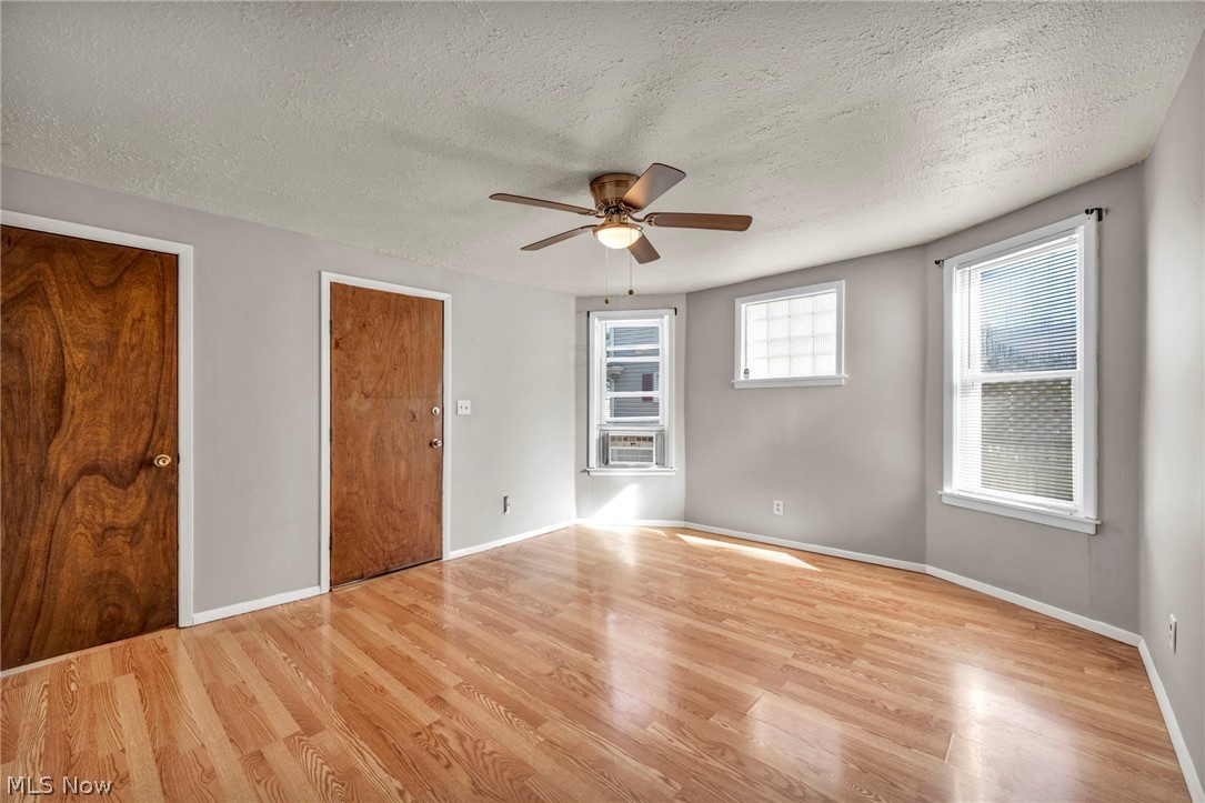 1559 Hopkins Avenue Lakewood OH 44107