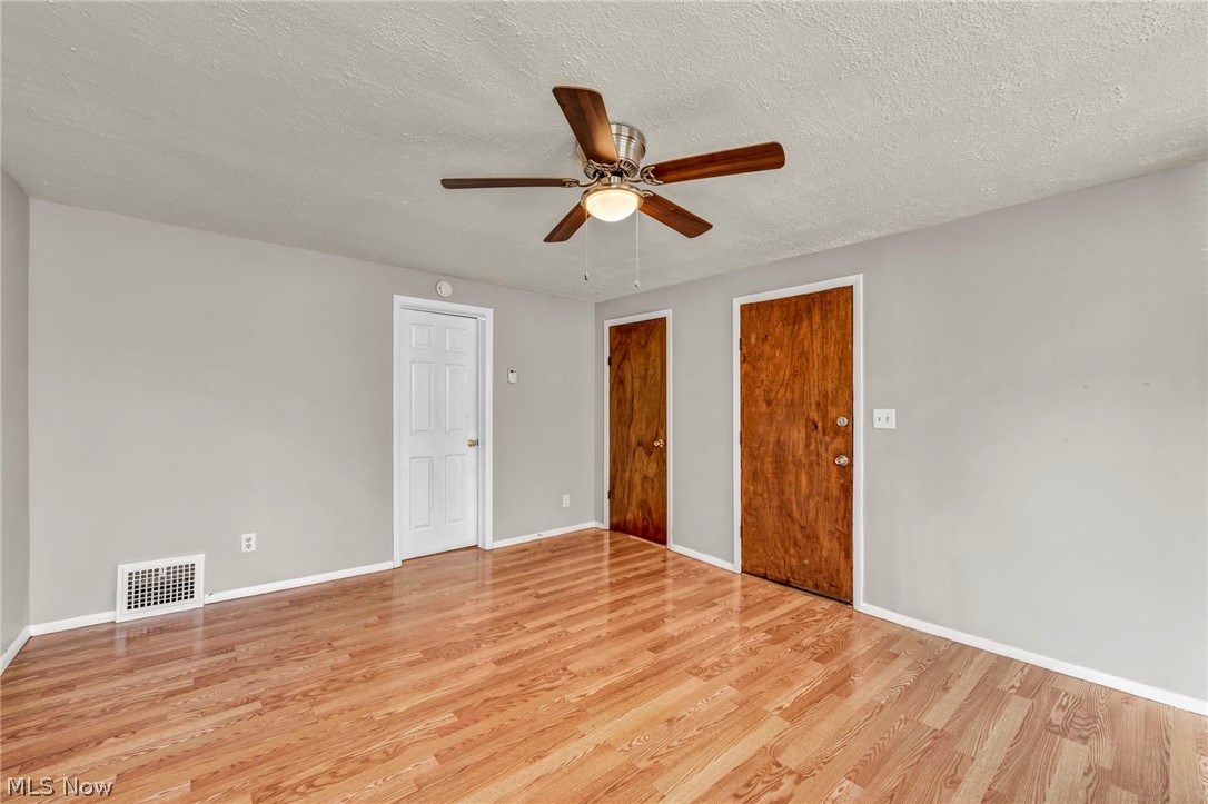 1559 Hopkins Avenue Lakewood OH 44107