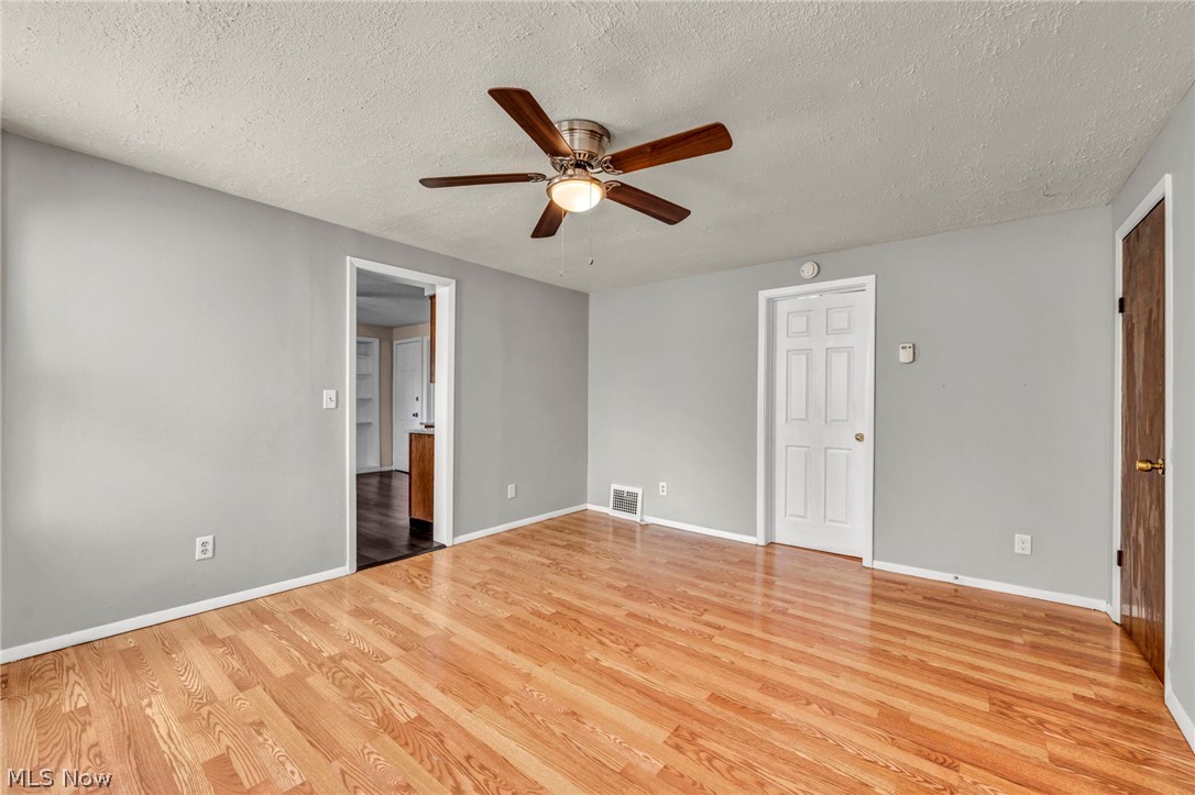 1559 Hopkins Avenue Lakewood OH 44107