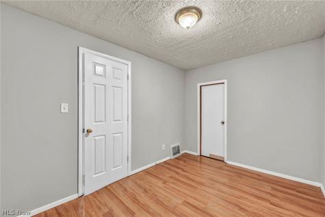 1559 Hopkins Avenue Lakewood OH 44107