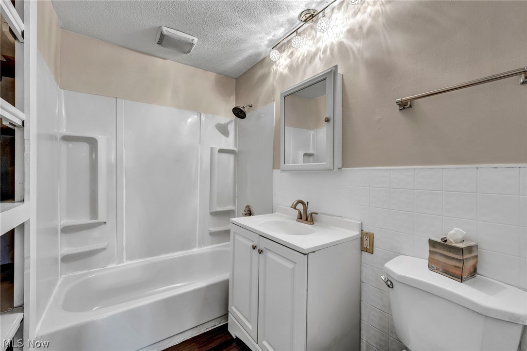 1559 Hopkins Avenue Lakewood OH 44107