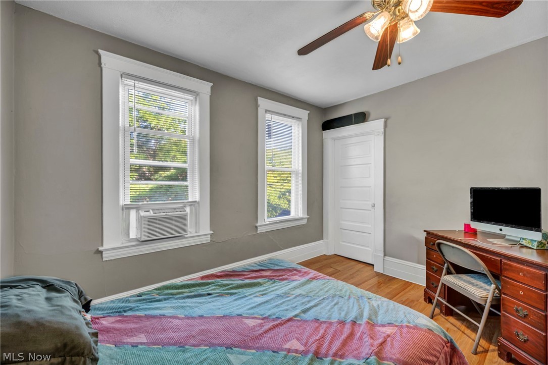 1559 Hopkins Avenue Lakewood OH 44107