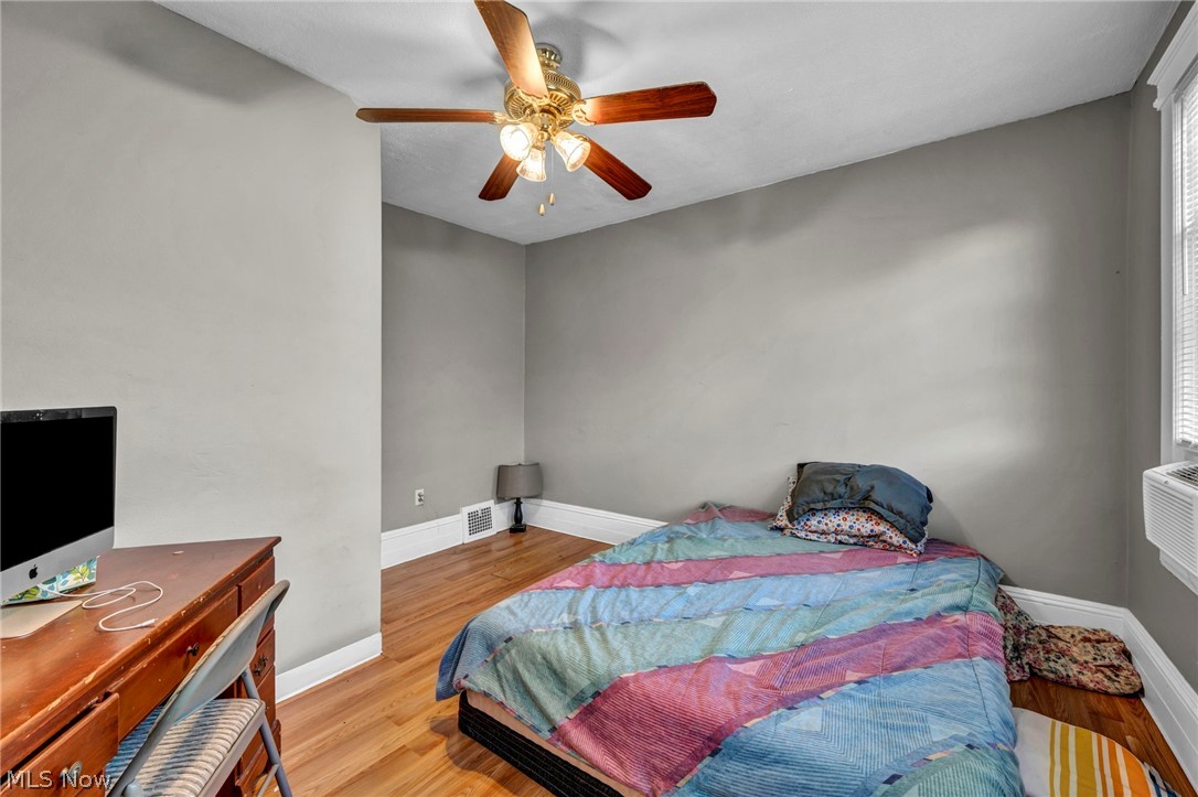 1559 Hopkins Avenue Lakewood OH 44107