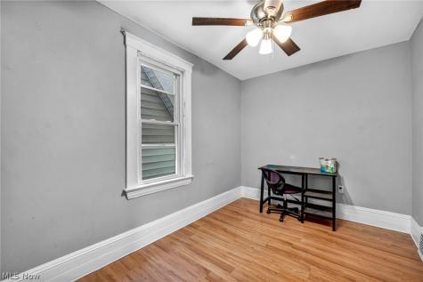 1559 Hopkins Avenue Lakewood OH 44107