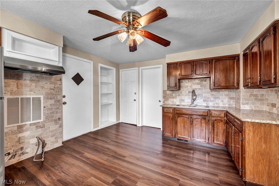 1559 Hopkins Avenue Lakewood OH 44107