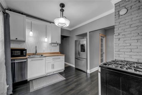 2066 Bunts Road Lakewood OH 44107
