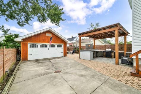 2066 Bunts Road Lakewood OH 44107