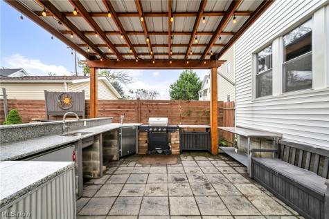 2066 Bunts Road Lakewood OH 44107