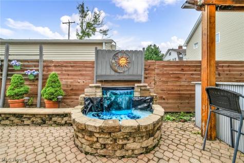2066 Bunts Road Lakewood OH 44107