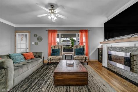 2066 Bunts Road Lakewood OH 44107
