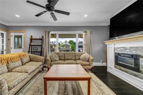 2066 Bunts Road Lakewood OH 44107