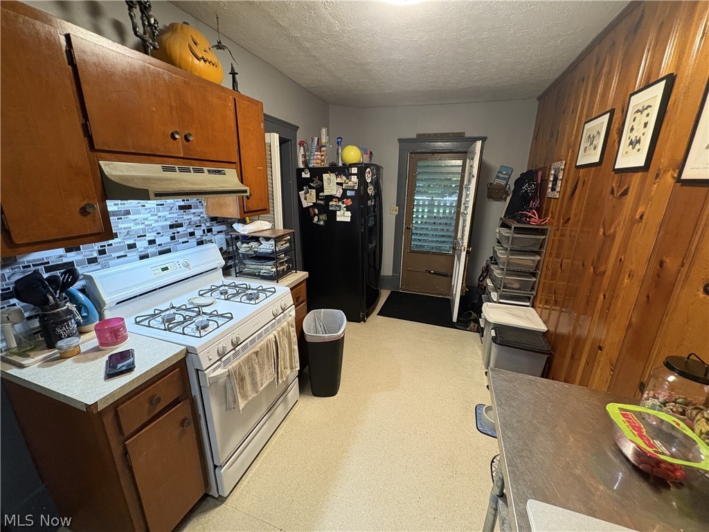 727 Wooster Road N Barberton OH 44203