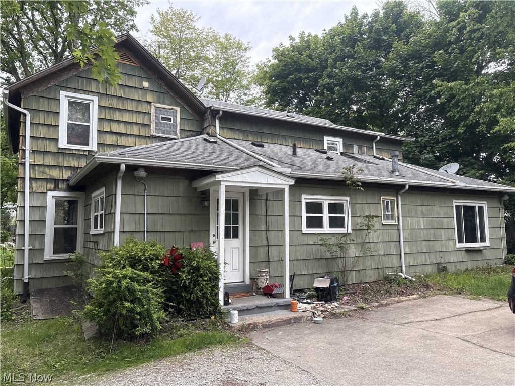 727 Wooster Road N Barberton OH 44203