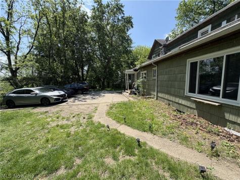 727 Wooster Road N Barberton OH 44203