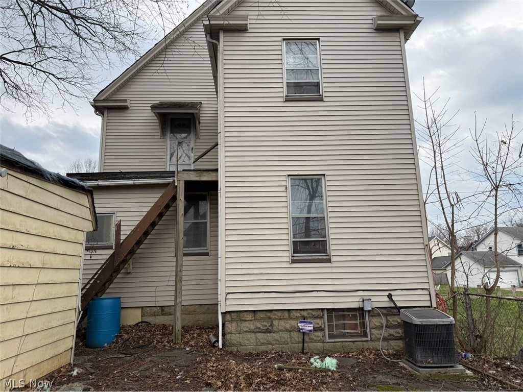 1623 Elsinore Avenue East Cleveland OH 44112