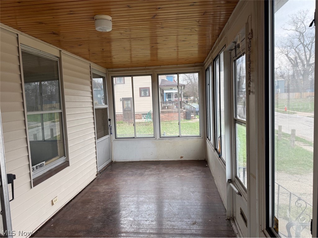 1623 Elsinore Avenue East Cleveland OH 44112