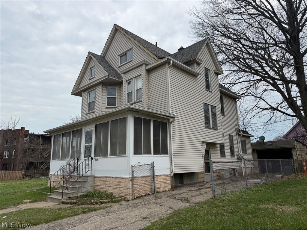 1623 Elsinore Avenue East Cleveland OH 44112