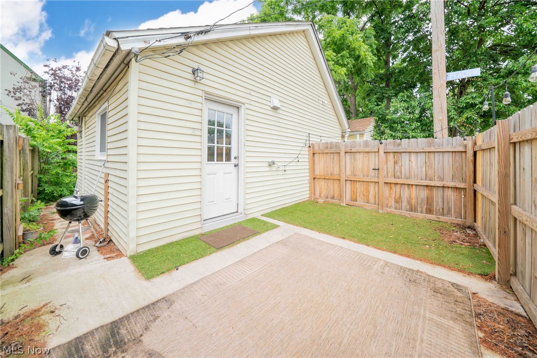 2051-2053 W 45th Street Cleveland OH 44102