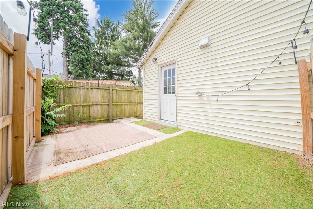 2051-2053 W 45th Street Cleveland OH 44102