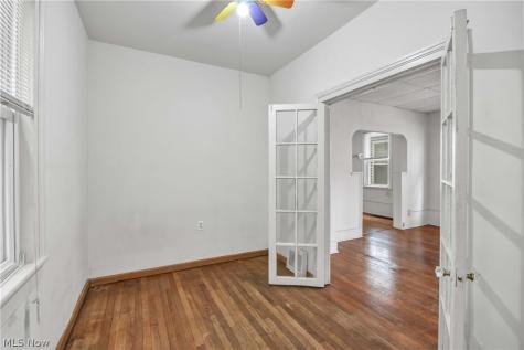 2815 Monroe Avenue Cleveland OH 44113