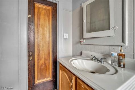 382 Madison Avenue Akron OH 44320