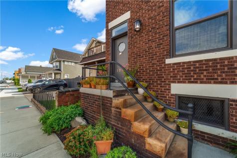 1287 W 69th Street Cleveland OH 44102