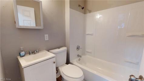 1538-1540 E 204th Street Euclid OH 44117