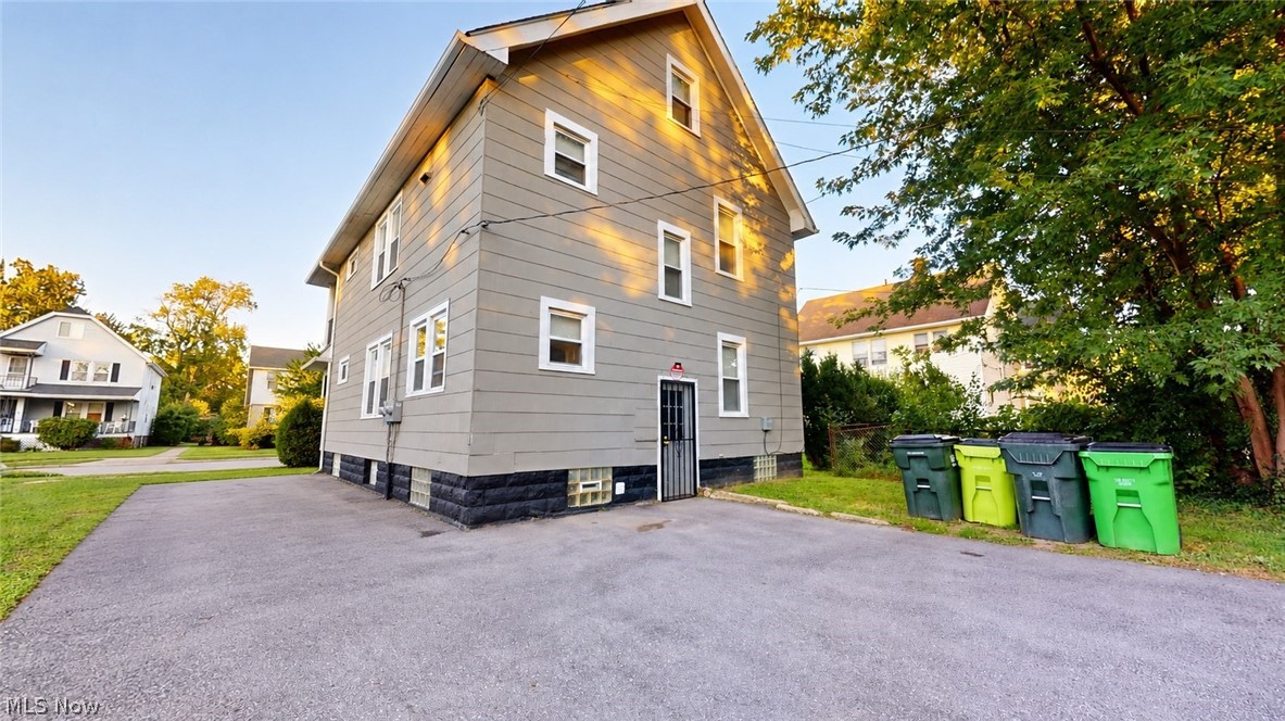 1538-1540 E 204th Street Euclid OH 44117
