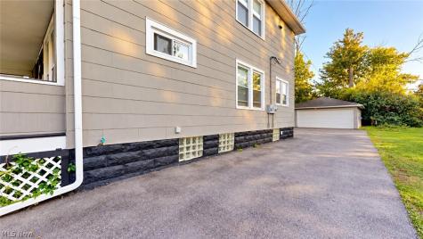 1538-1540 E 204th Street Euclid OH 44117