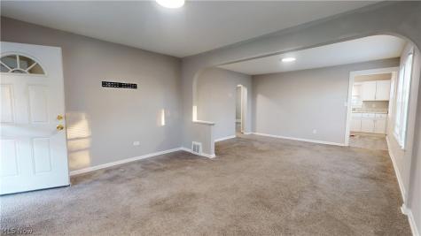 1538-1540 E 204th Street Euclid OH 44117