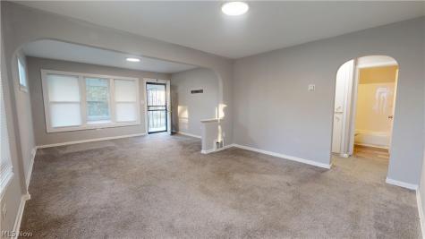 1538-1540 E 204th Street Euclid OH 44117