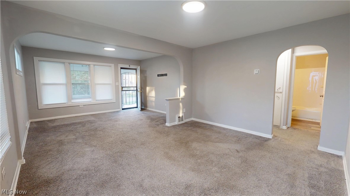 1538-1540 E 204th Street Euclid OH 44117