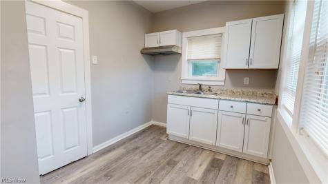 1538-1540 E 204th Street Euclid OH 44117
