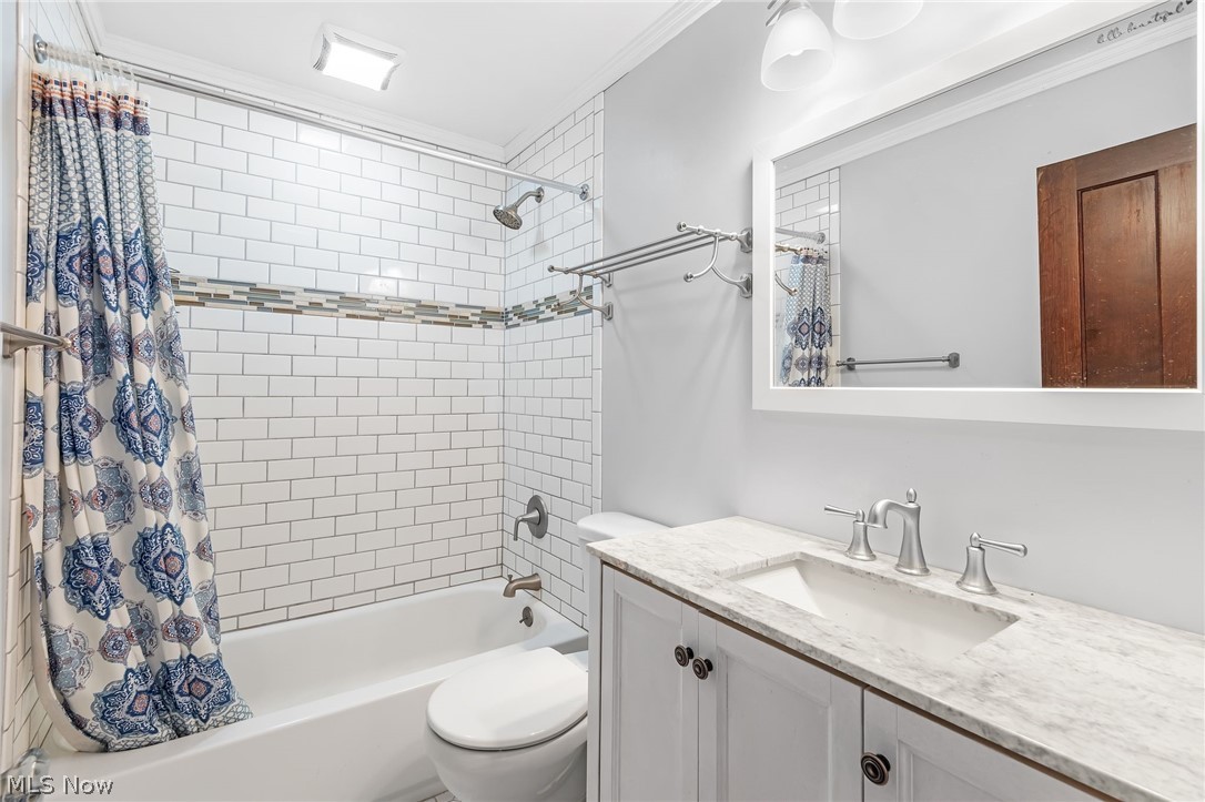 1583 Victoria Avenue Lakewood OH 44107
