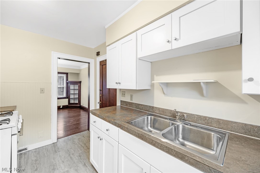 1583 Victoria Avenue Lakewood OH 44107