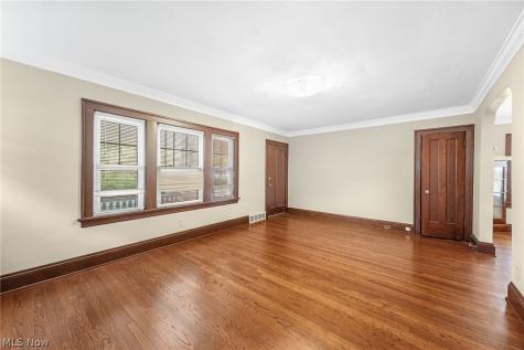 1583 Victoria Avenue Lakewood OH 44107