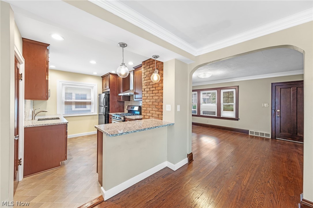 1583 Victoria Avenue Lakewood OH 44107