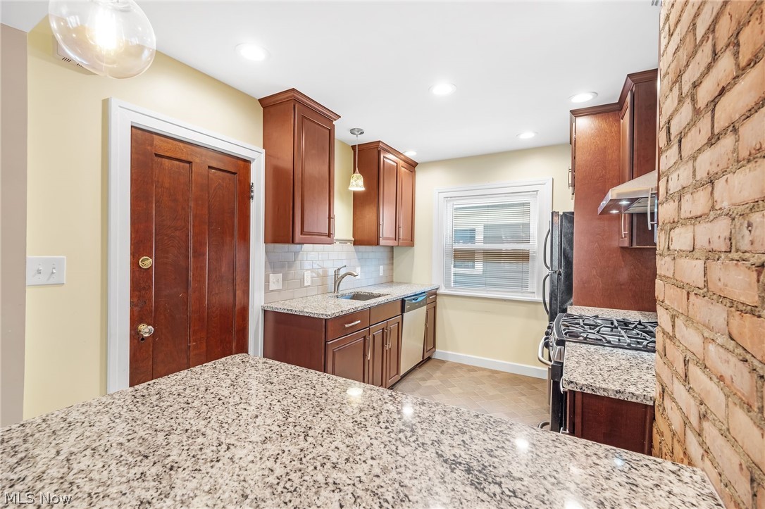 1583 Victoria Avenue Lakewood OH 44107