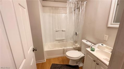 8906 Jeffries Avenue Cleveland OH 44105