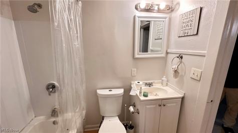 8906 Jeffries Avenue Cleveland OH 44105