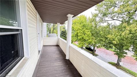 8906 Jeffries Avenue Cleveland OH 44105