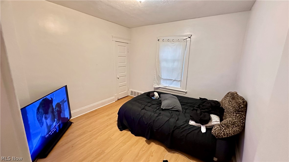 8906 Jeffries Avenue Cleveland OH 44105